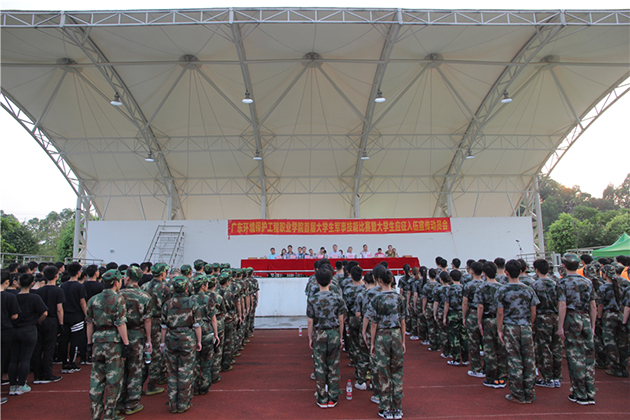 我院举行2017年首届大学生军事技能比赛暨大学生应征入
